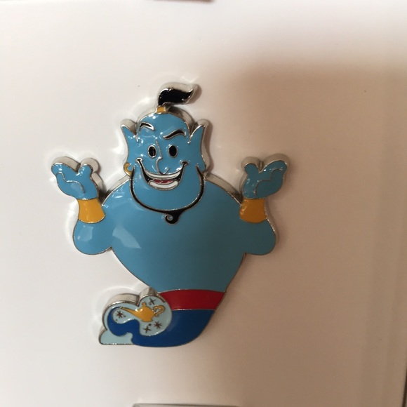 Authentic Disney Aladdin Pin Set in Box. NWOT. - Picture 10 of 16